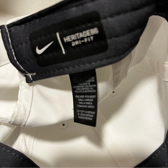 NIKE GOLF CLUB UNISEX CAP HAT MEDIUM LARGE WHITE SNAPBACK DRIFIT SWOOSH MONOGRAM - Picture 8 of 8